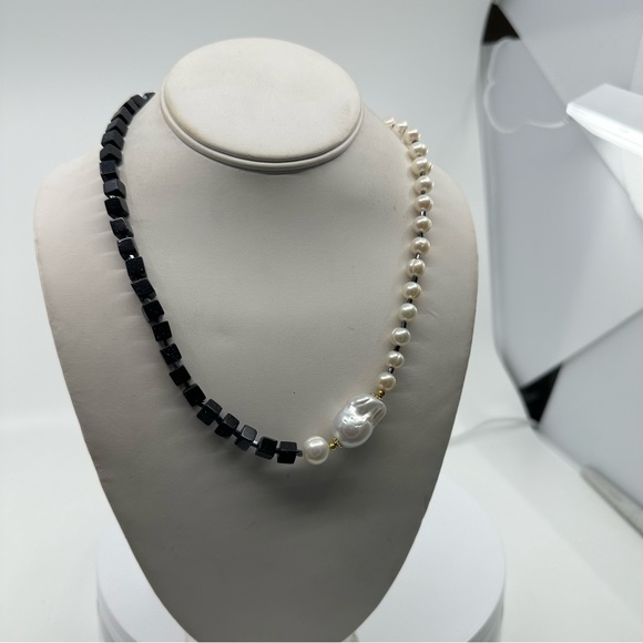 New Handmade Freshwater Pearl & Navy Goldsand Gem Necklace with Toggle Clasp - Picture 12 of 14